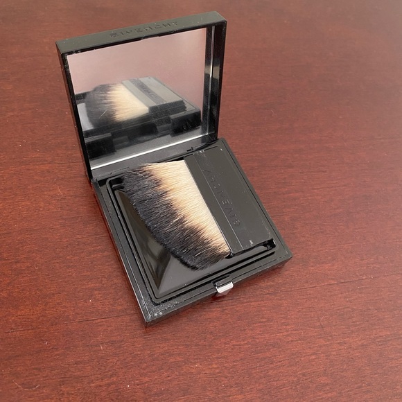 Givenchy powder - Picture 4 of 8